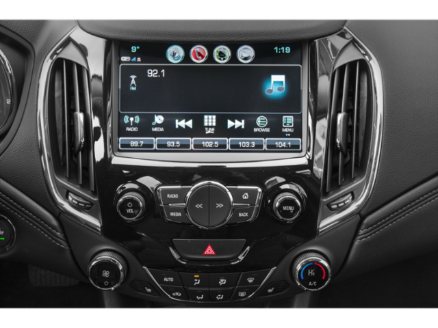 2018 Chevrolet Cruze Premier photo 2