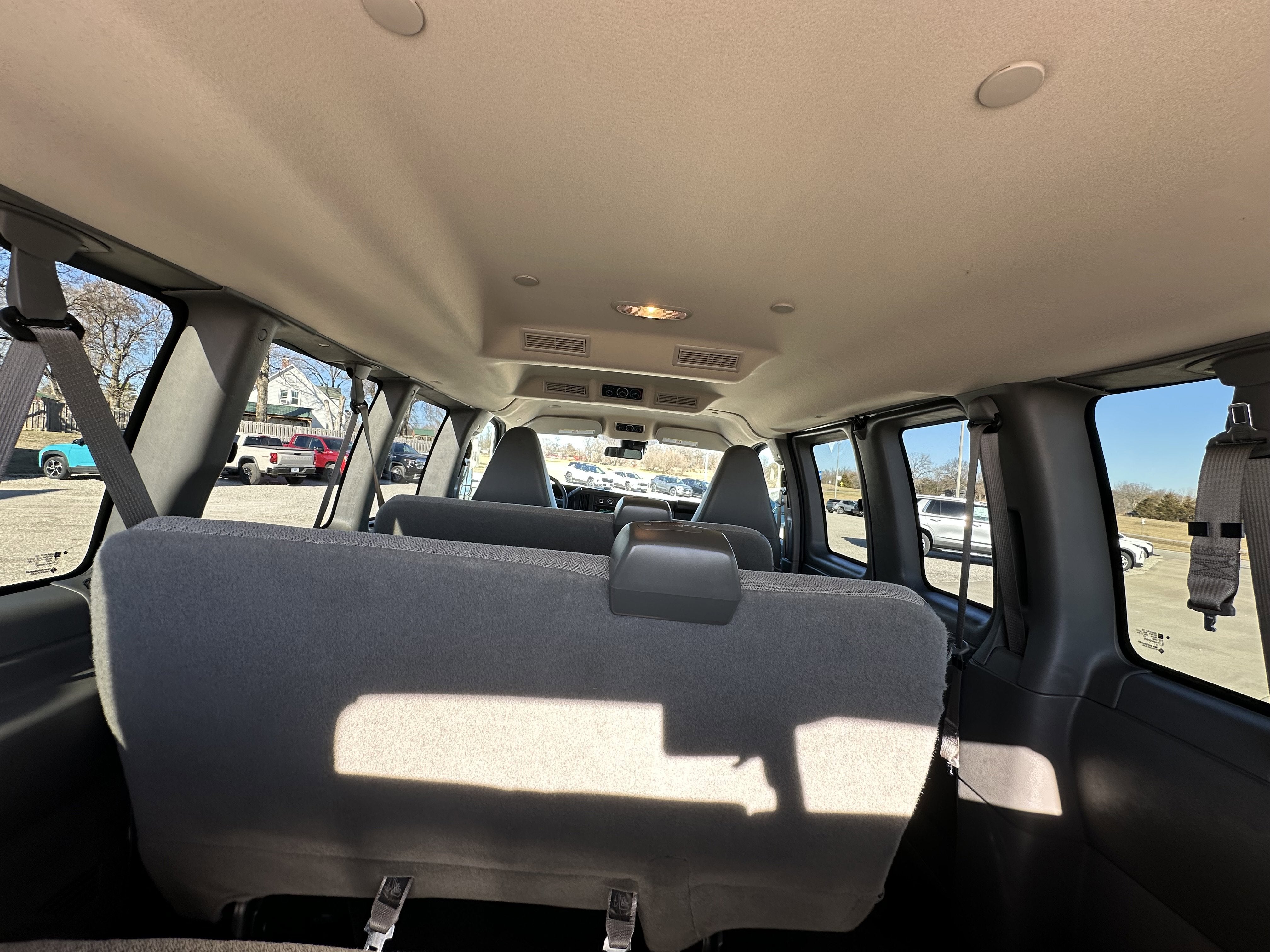 2024 Chevrolet Express Passenger 2500 1LT