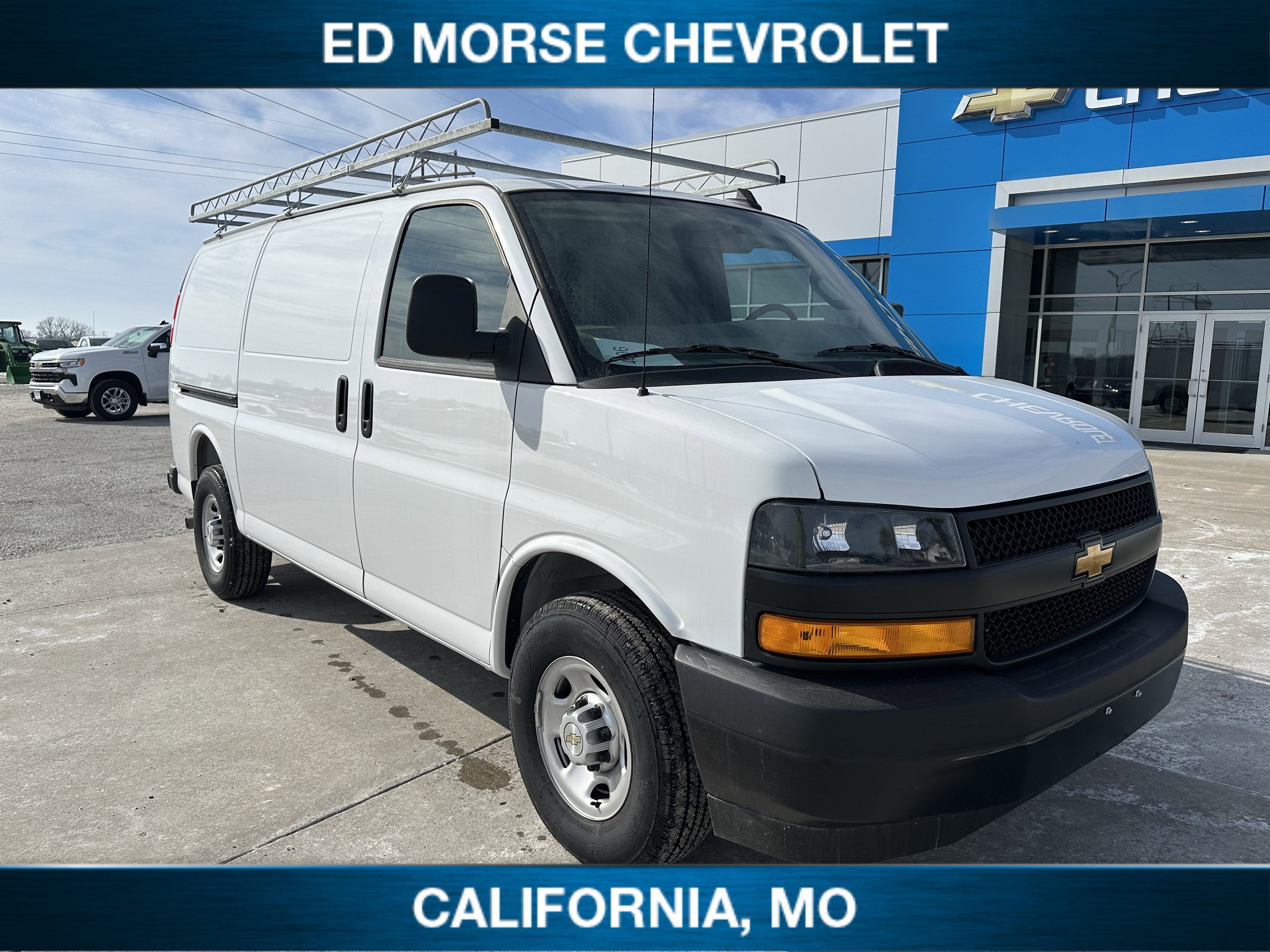 2025 Chevrolet Express Cargo 3500 WT