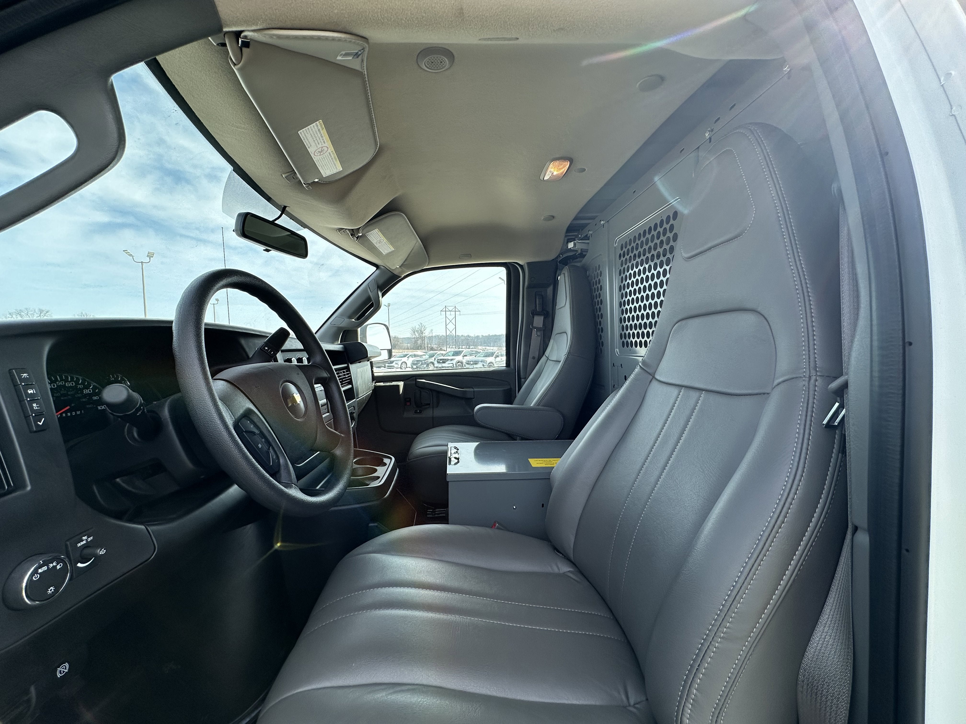 2025 Chevrolet Express Cargo 3500 WT