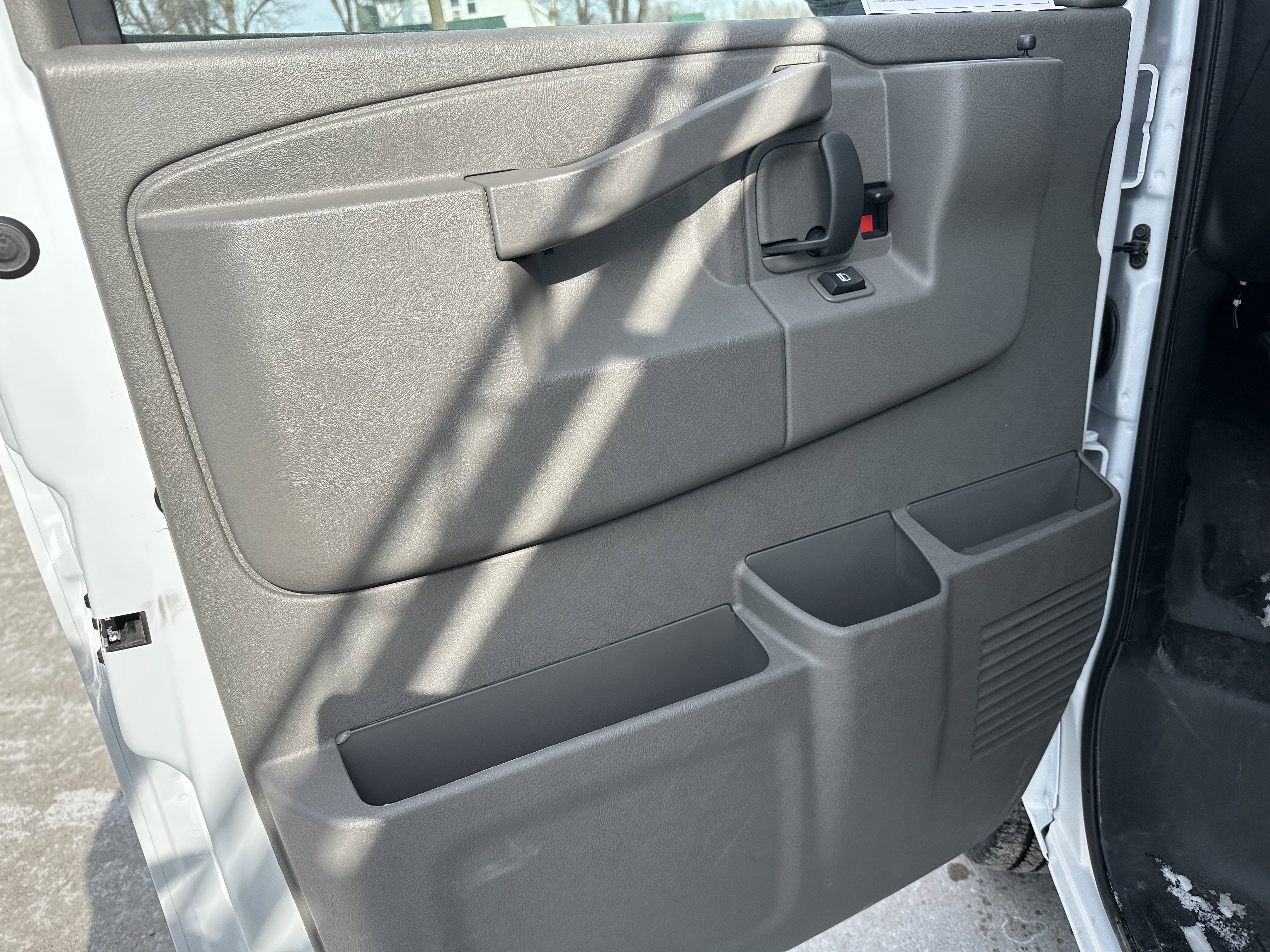 2025 Chevrolet Express Cargo 3500 WT