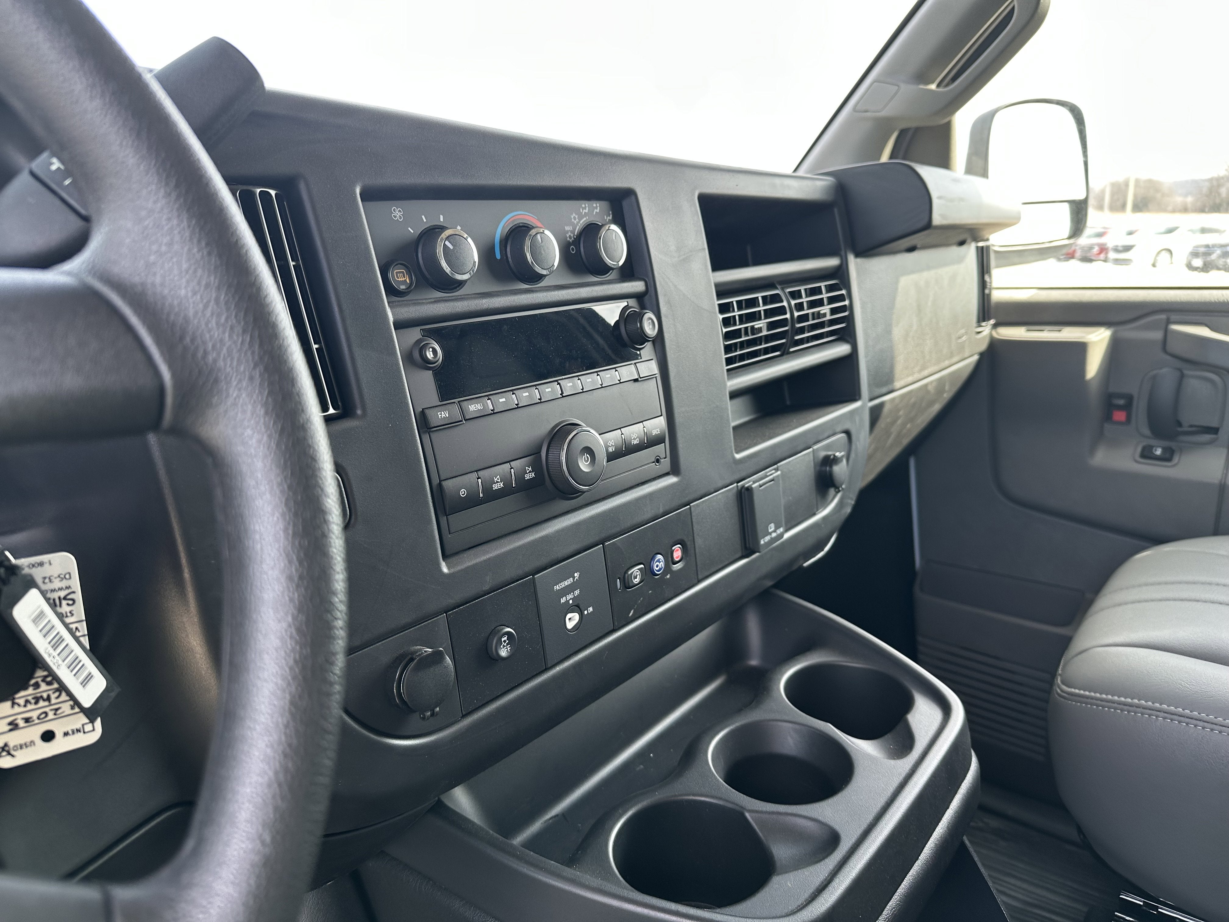 2025 Chevrolet Express Cargo 3500 WT