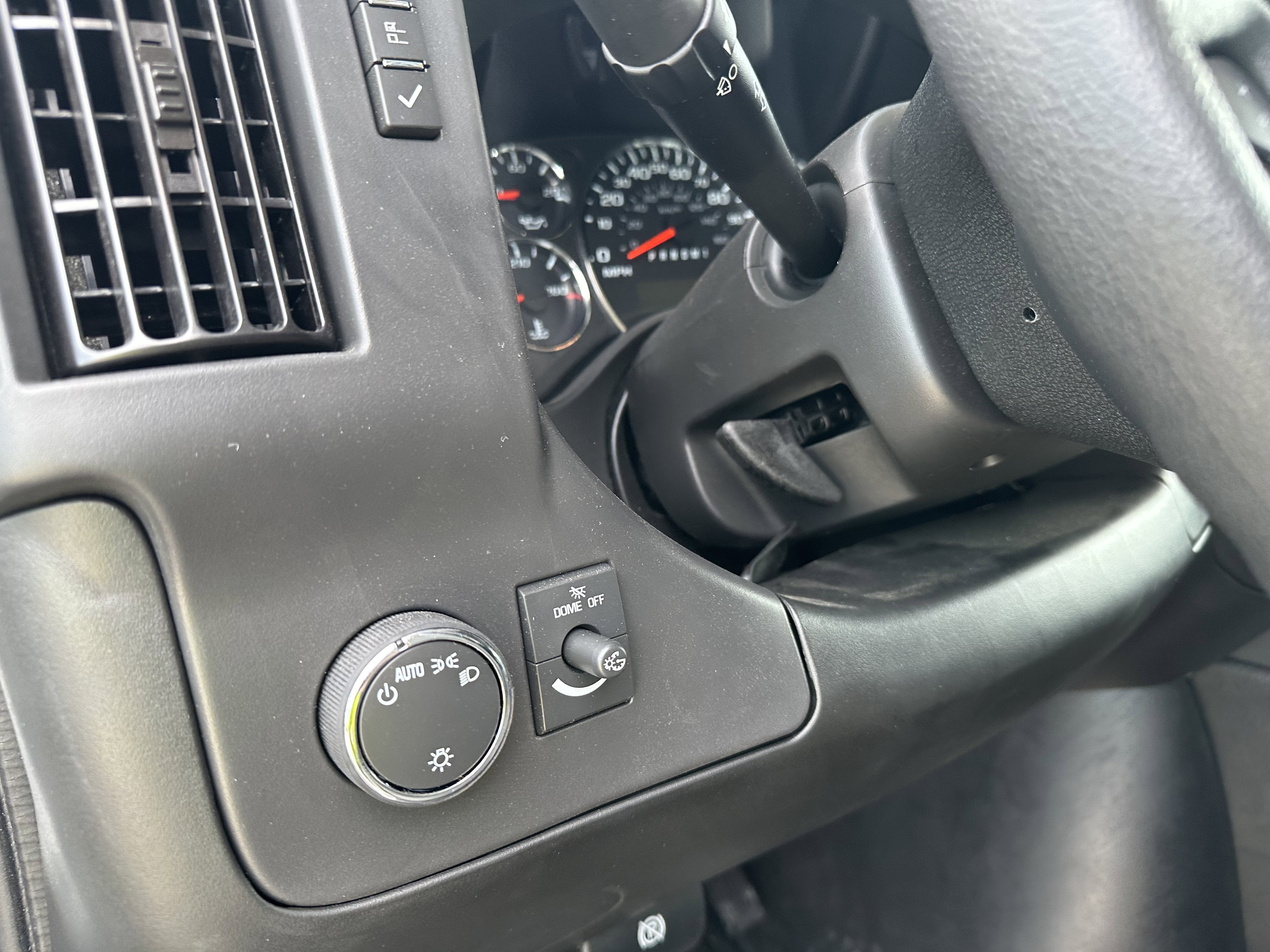 2025 Chevrolet Express Cargo 3500 WT