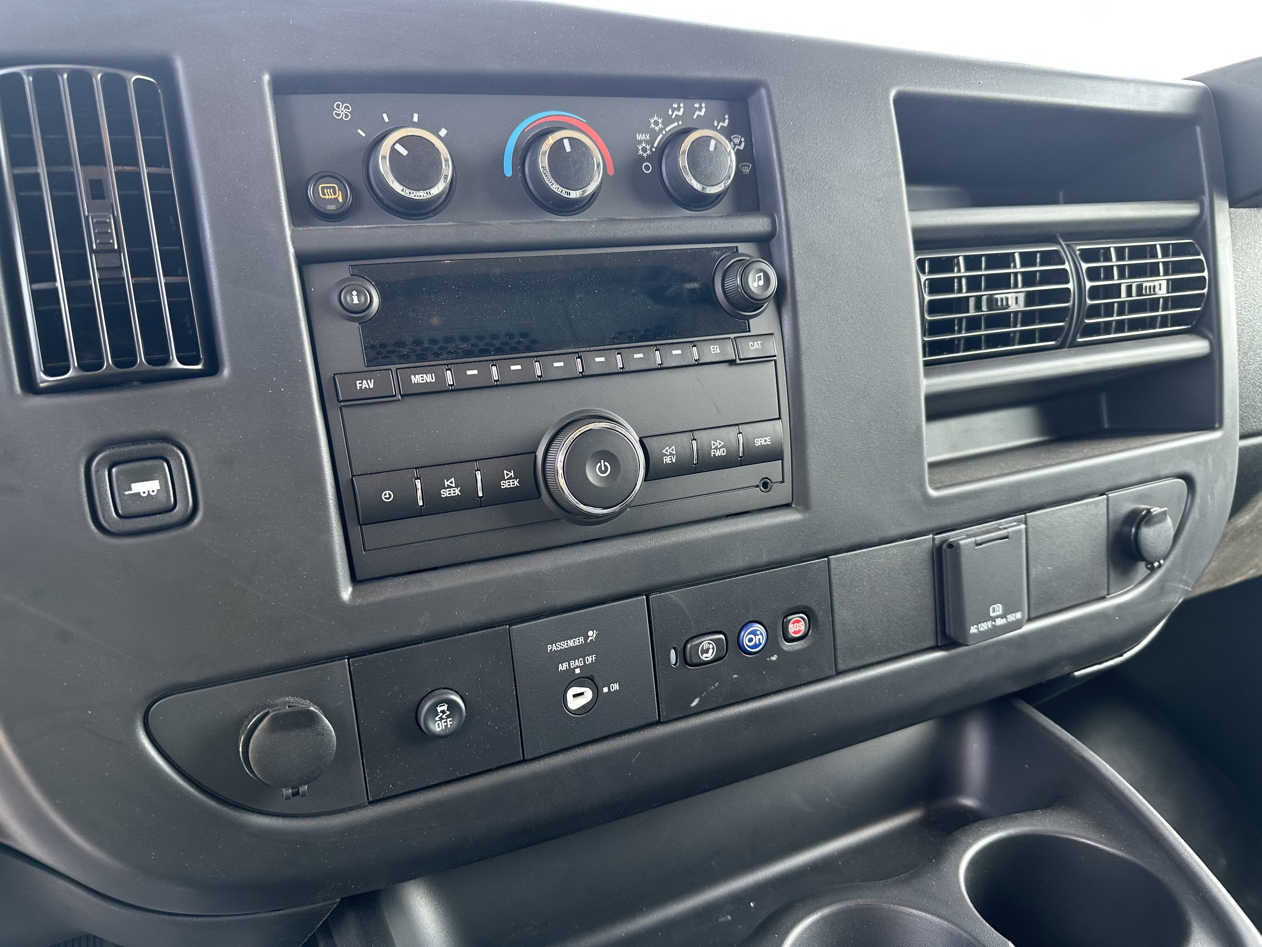 2025 Chevrolet Express Cargo 3500 WT