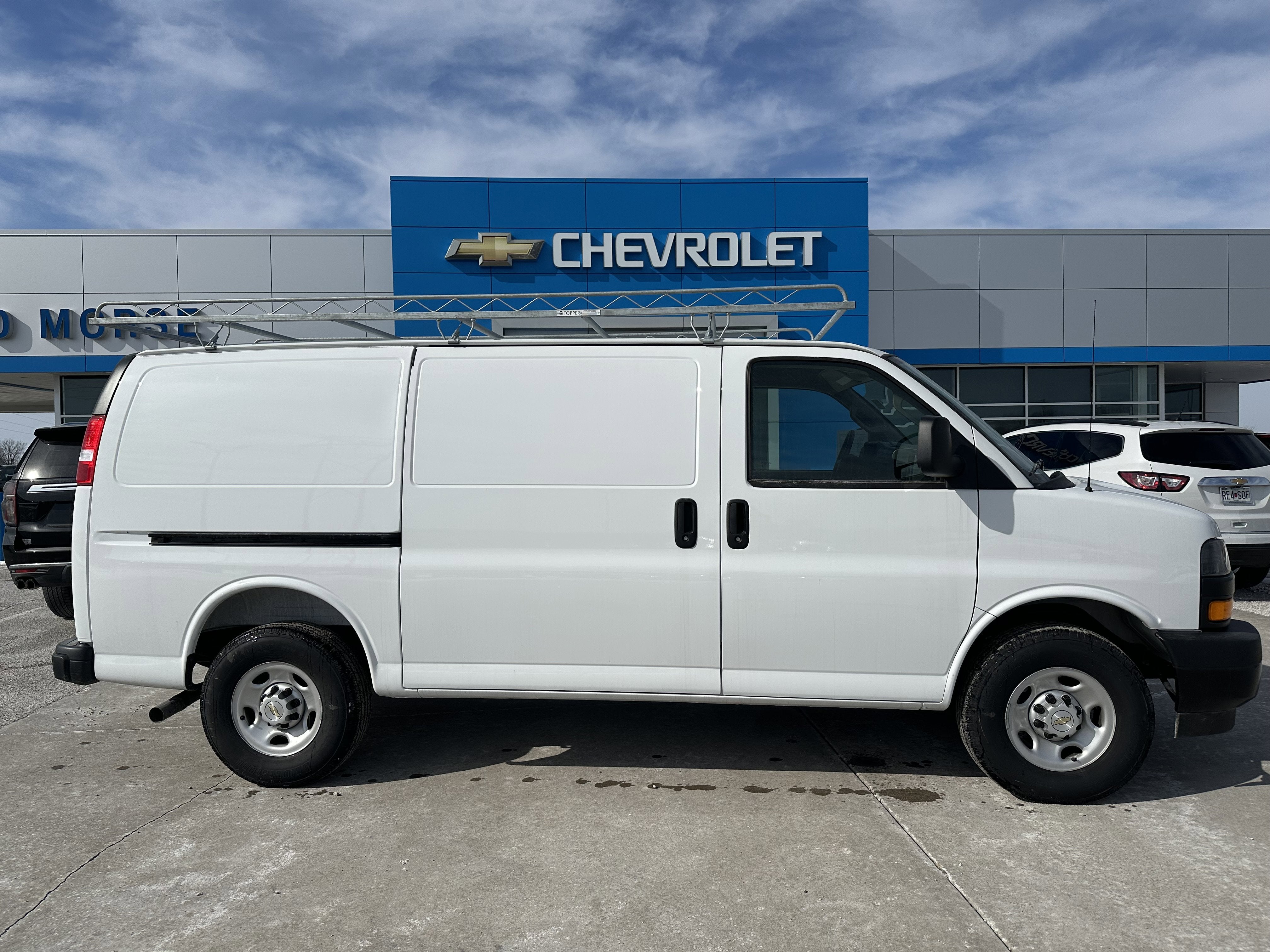 2025 Chevrolet Express Cargo 3500 WT