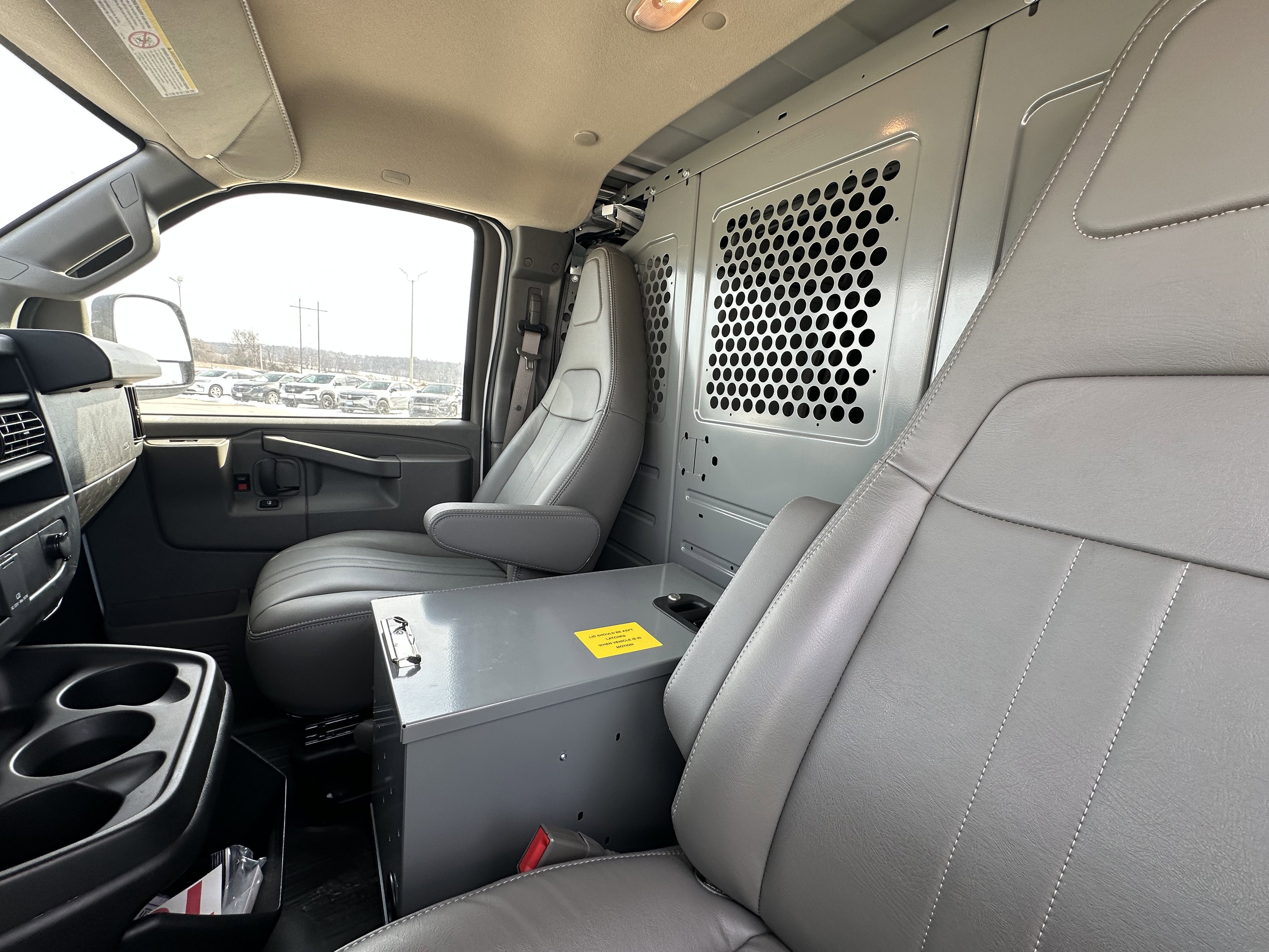 2025 Chevrolet Express Cargo 3500 WT