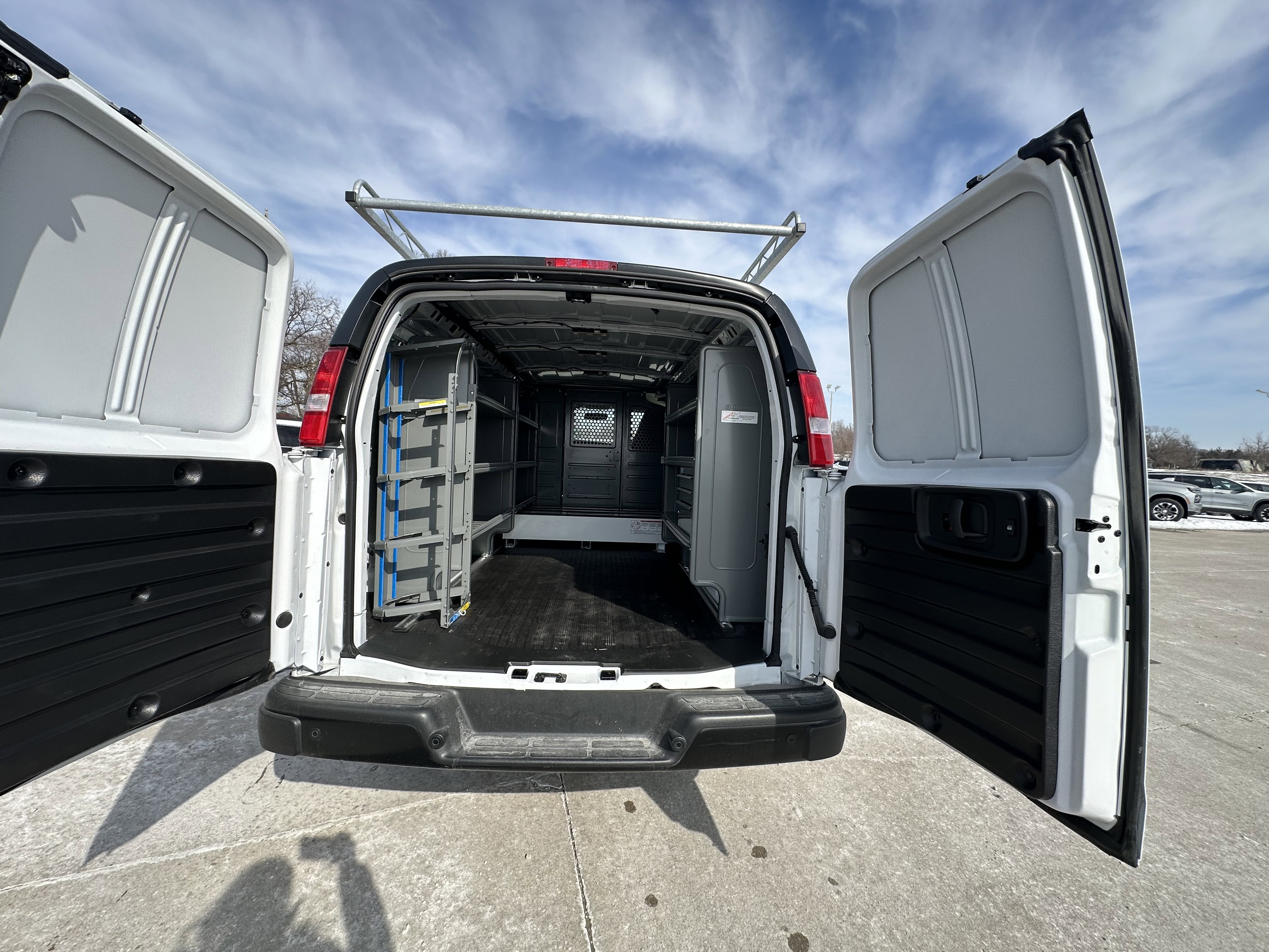 2025 Chevrolet Express Cargo 3500 WT