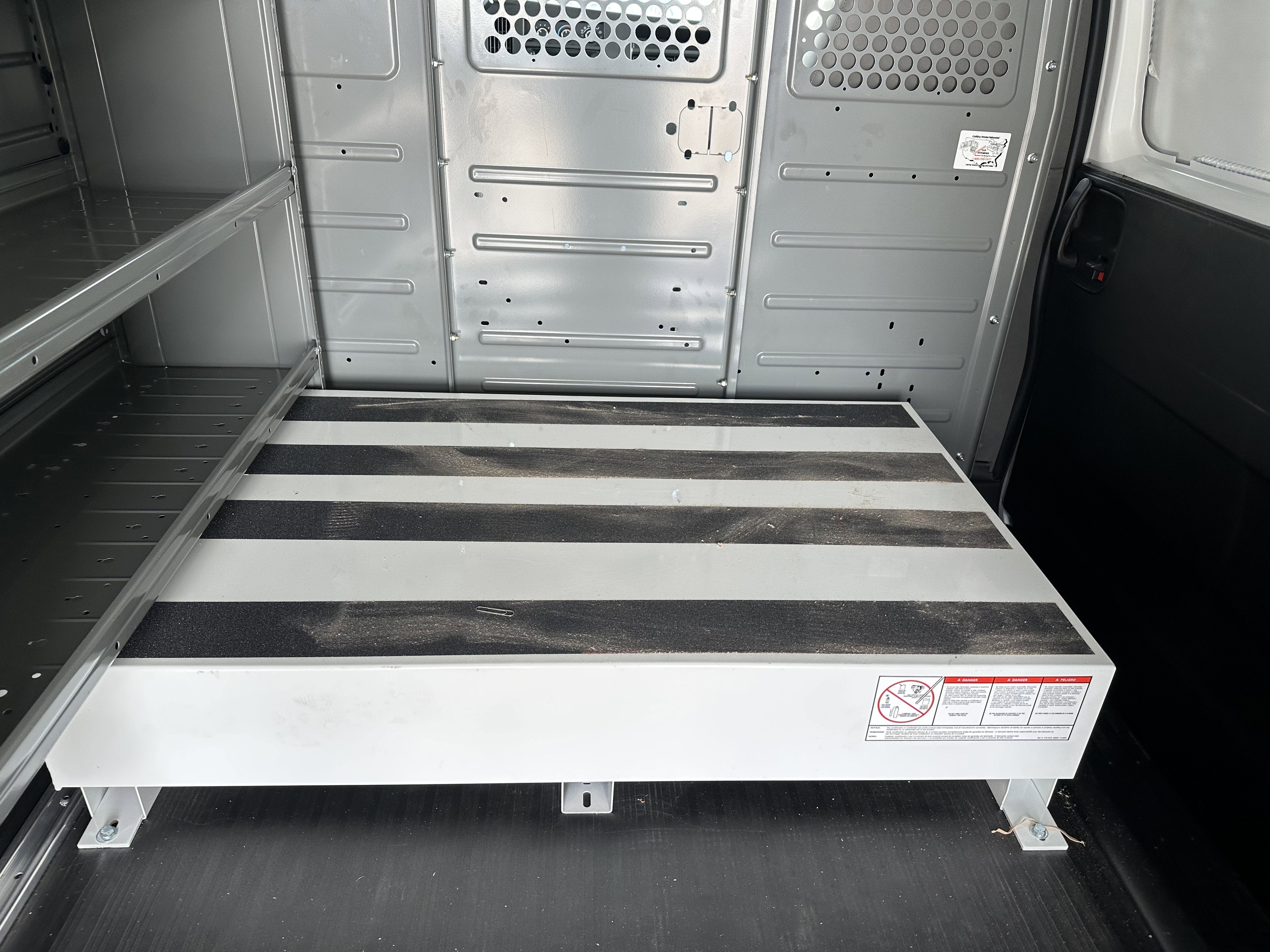 2025 Chevrolet Express Cargo 3500 WT