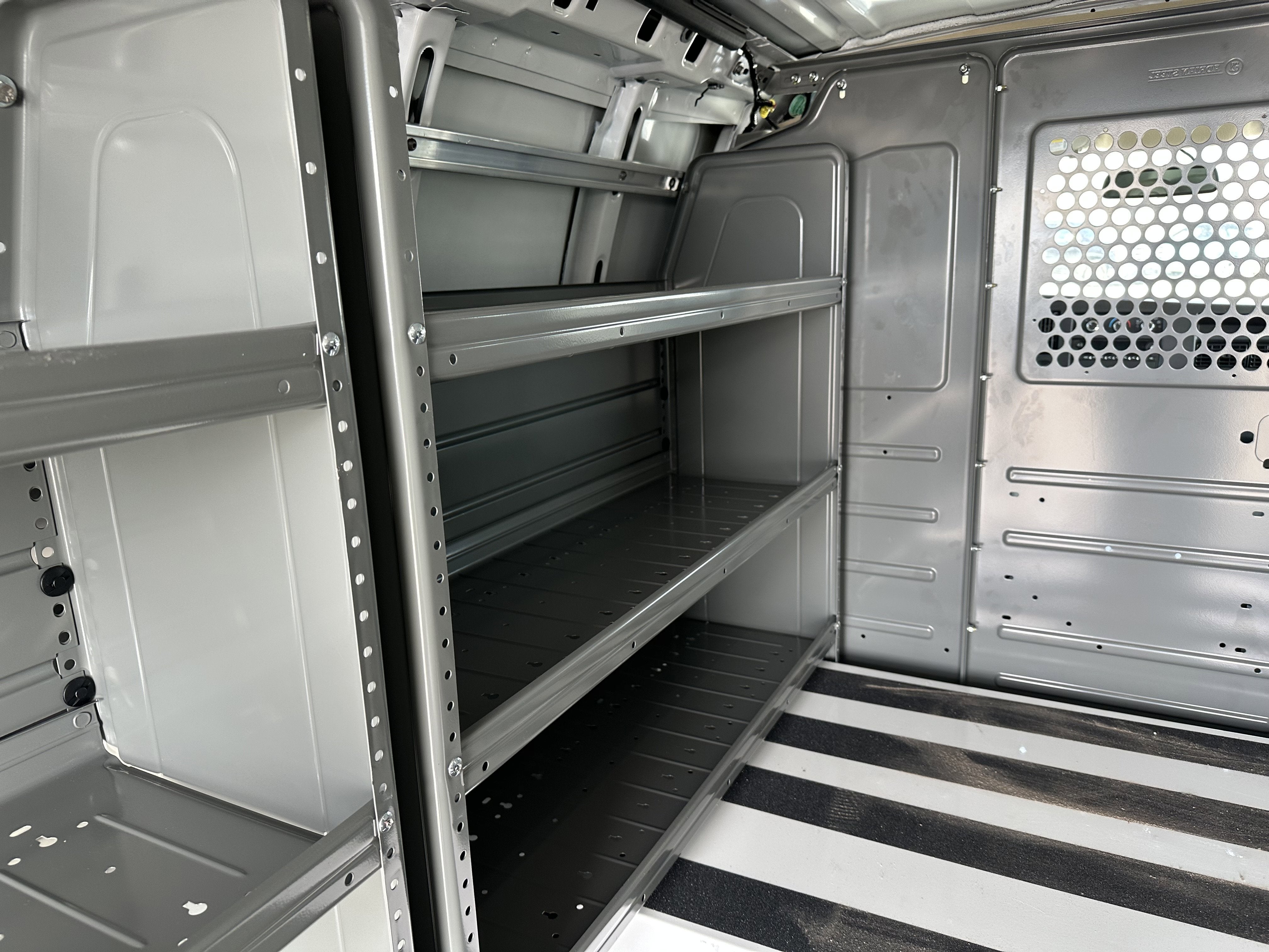 2025 Chevrolet Express Cargo 3500 WT