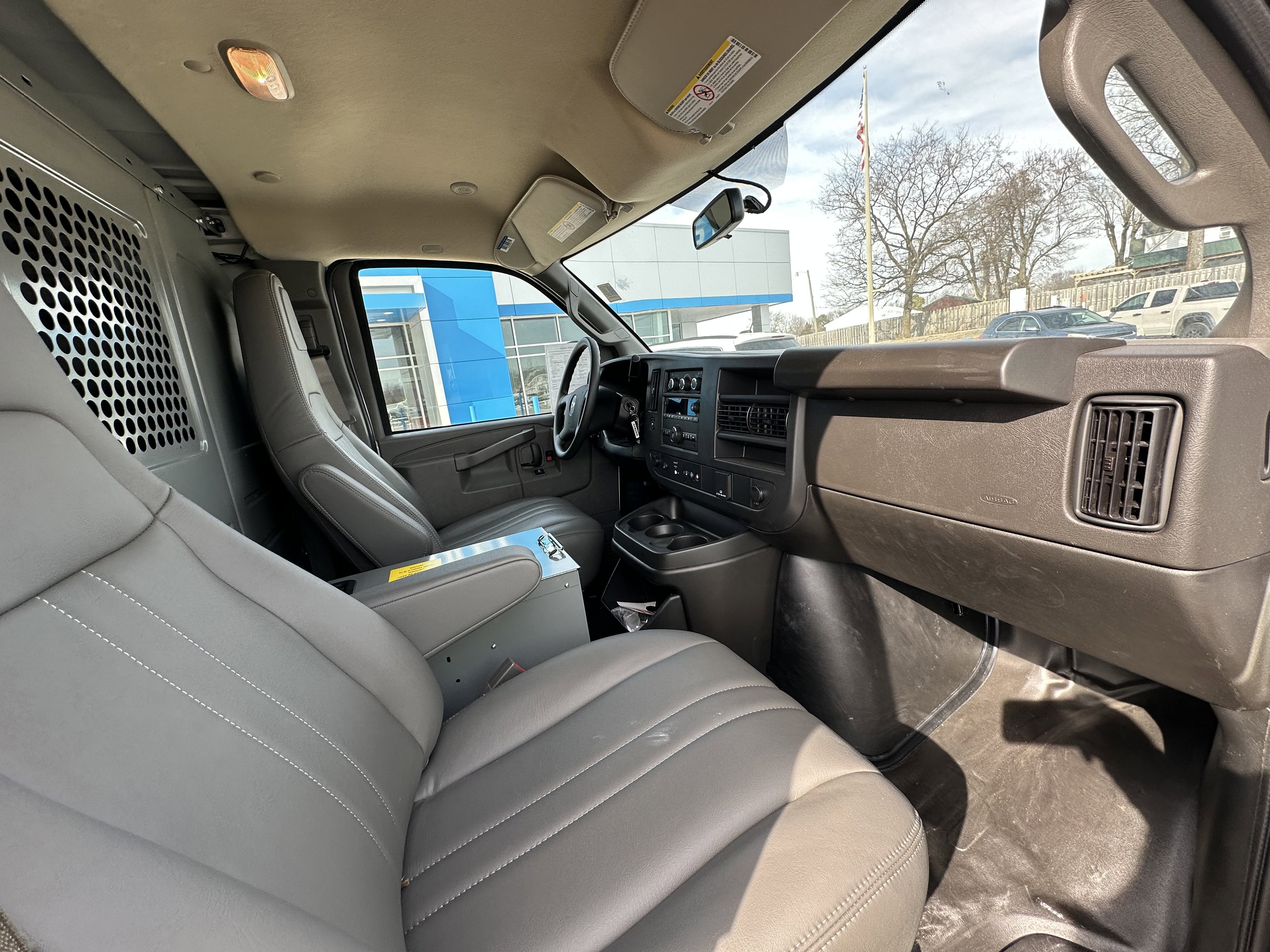 2025 Chevrolet Express Cargo 3500 WT