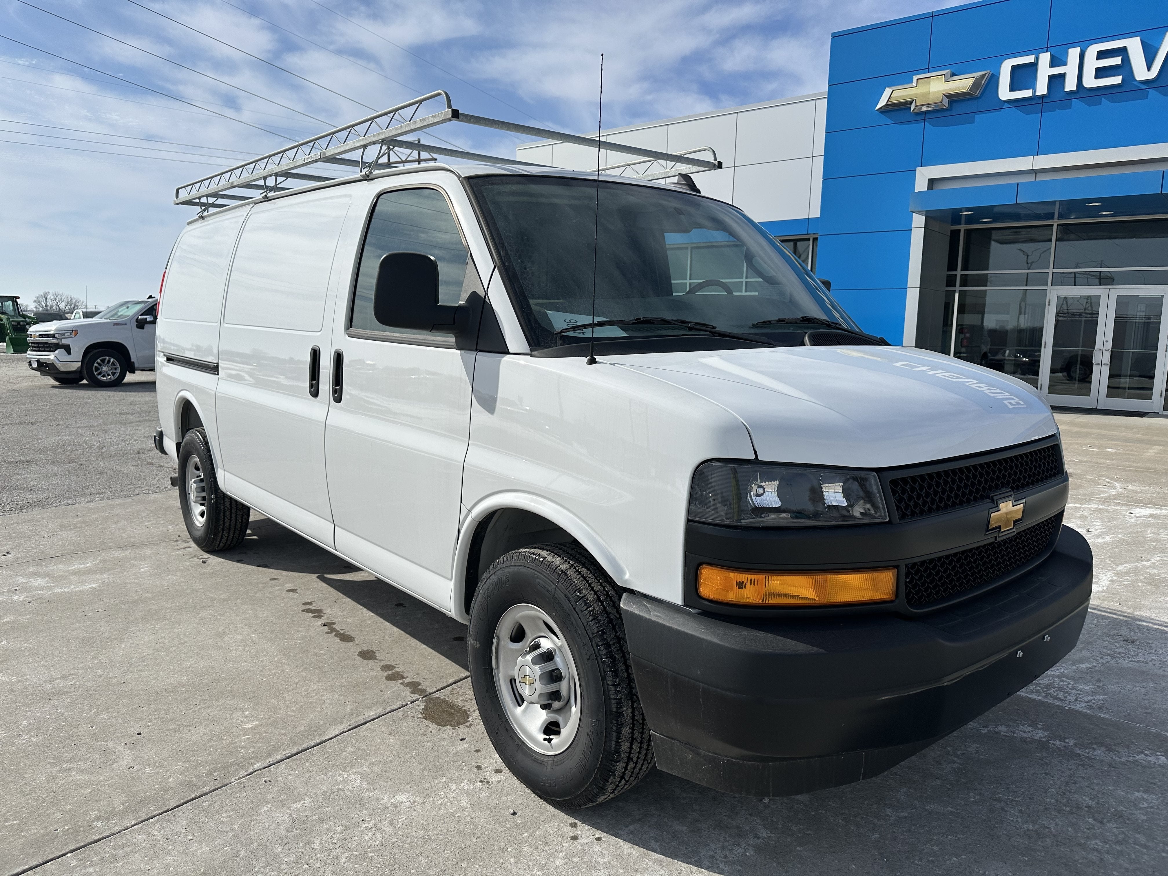 2025 Chevrolet Express Cargo WT
