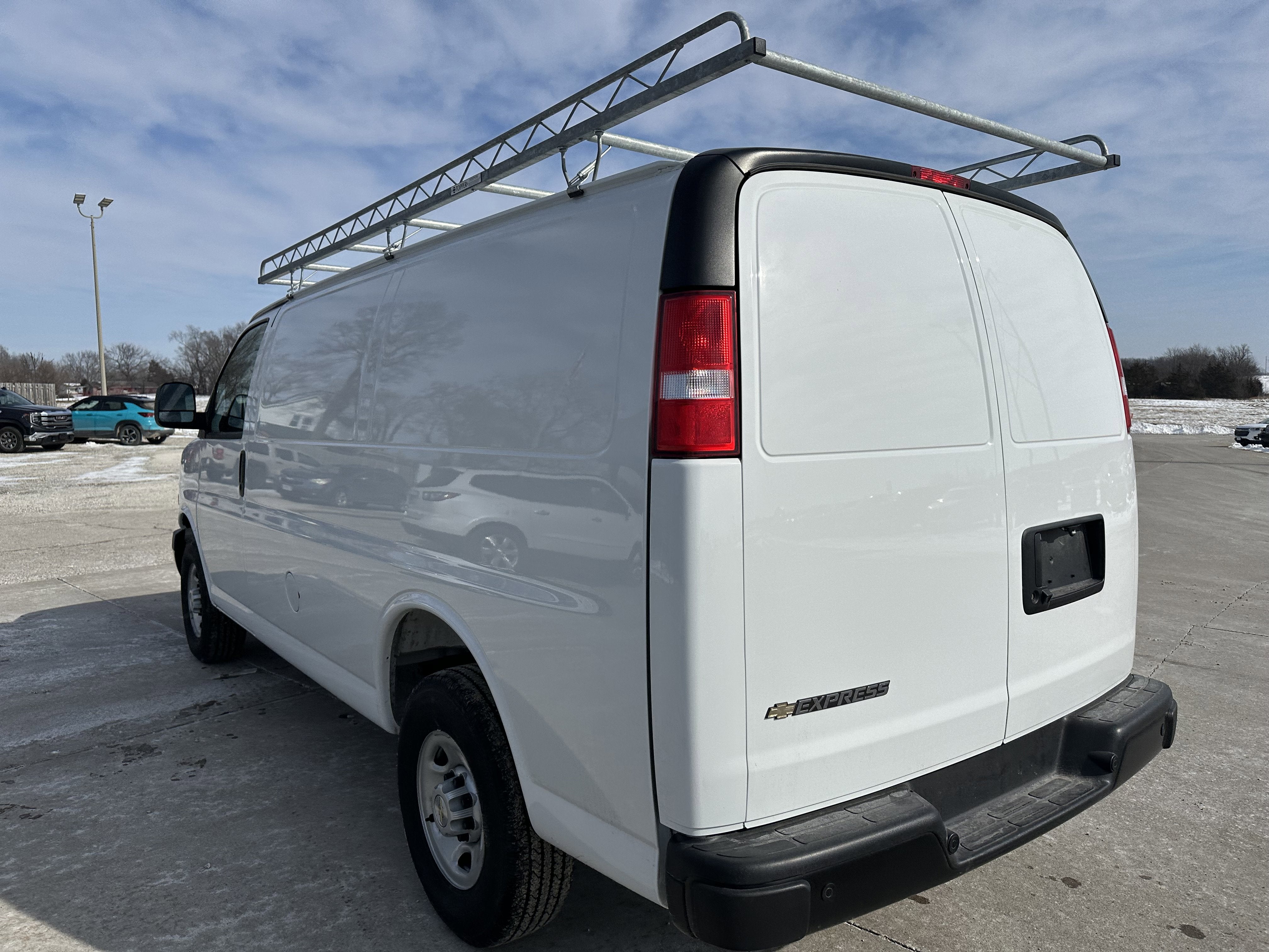 2025 Chevrolet Express Cargo 3500 WT