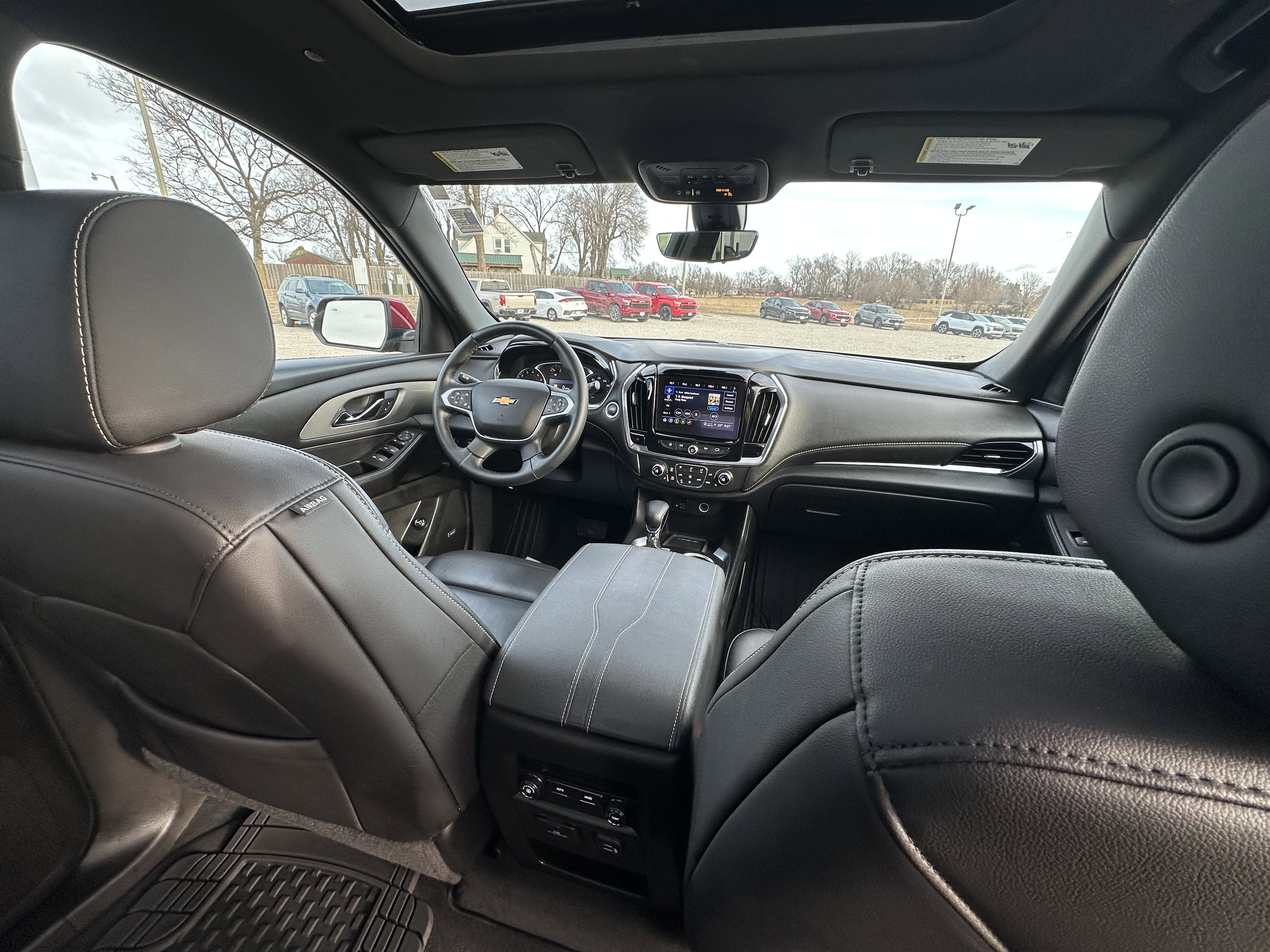 2023 Chevrolet Traverse LT Leather