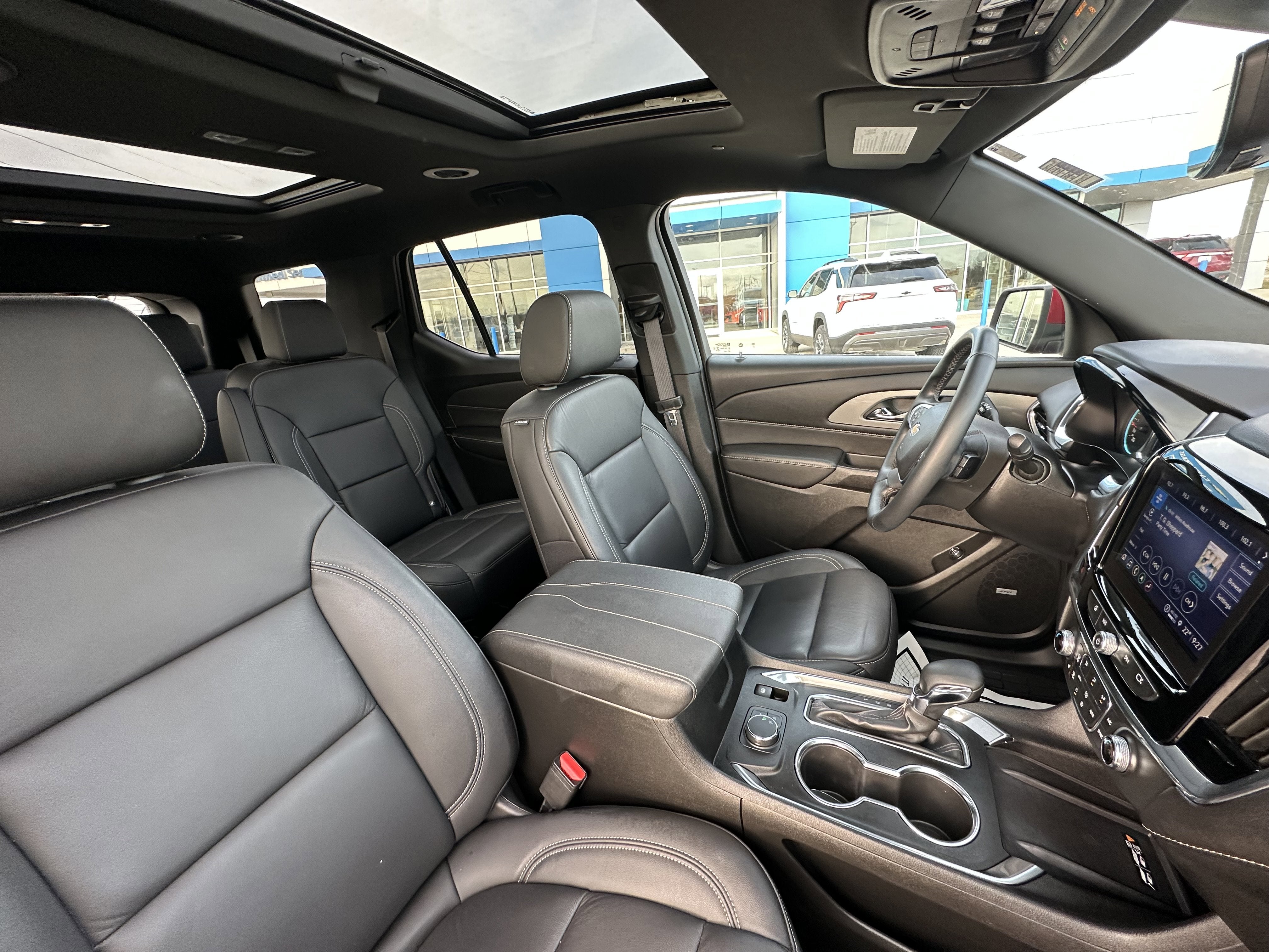 2023 Chevrolet Traverse LT Leather