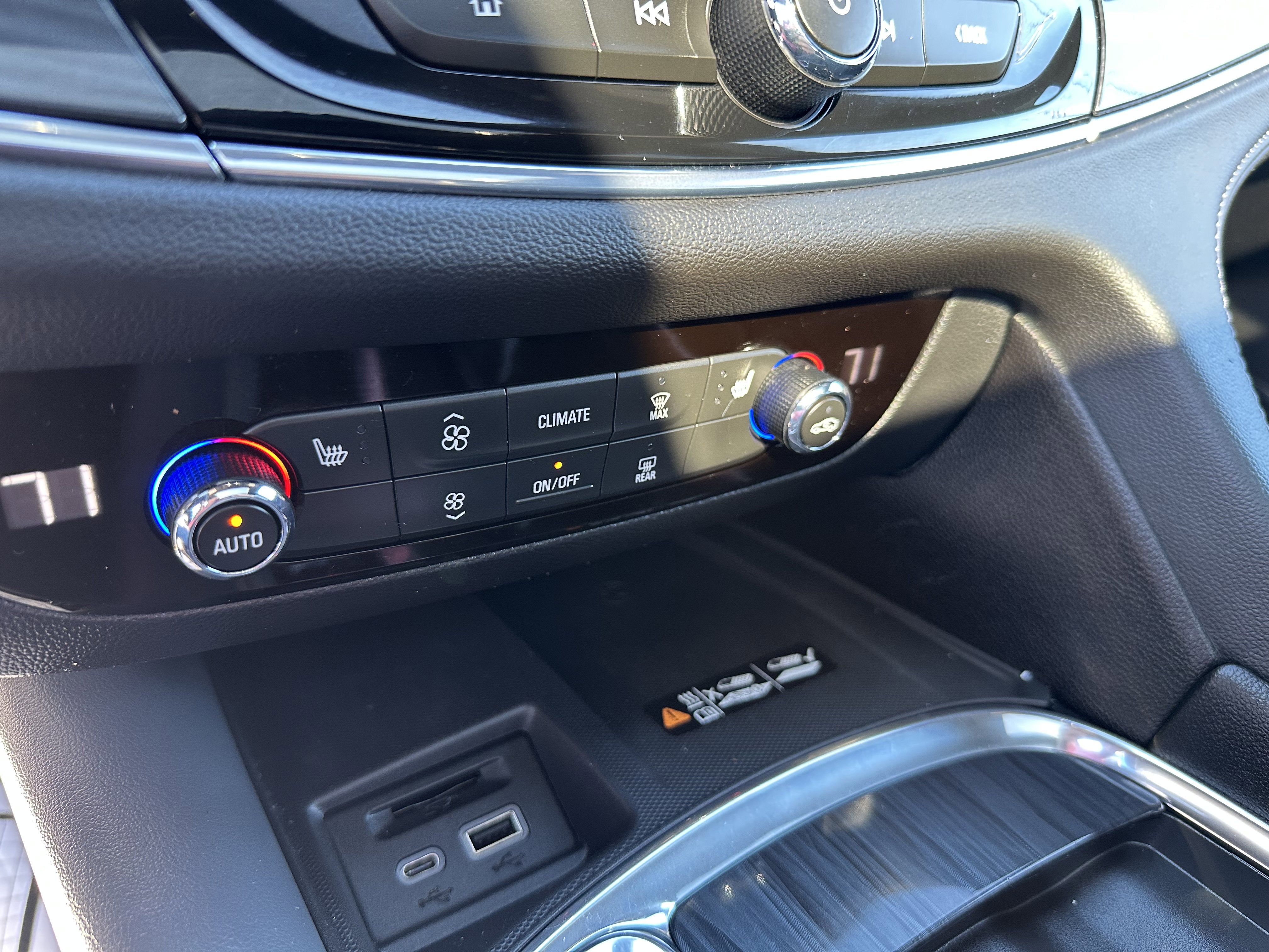 2023 Buick Enclave Essence