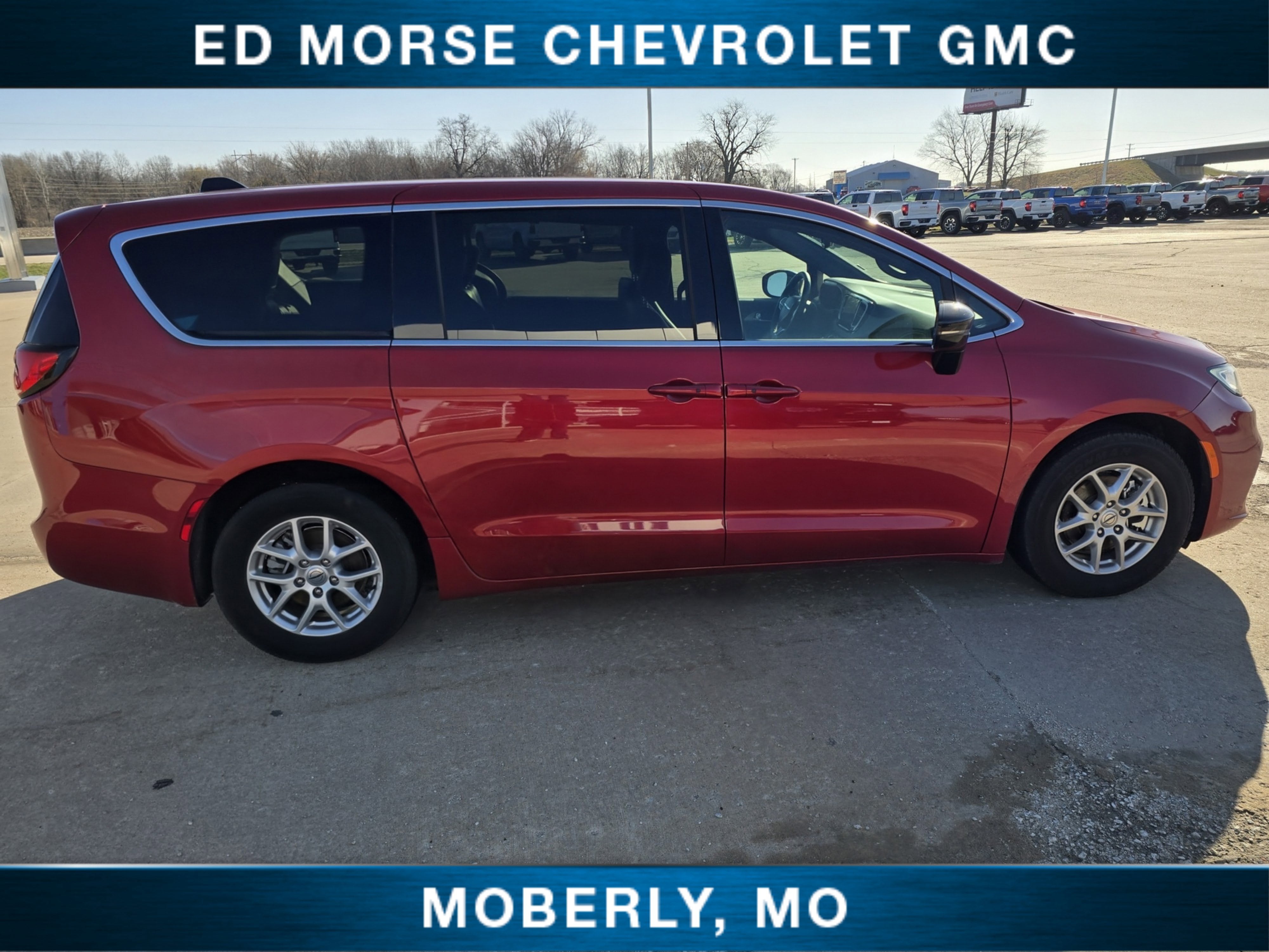 2025 Chrysler Pacifica Select